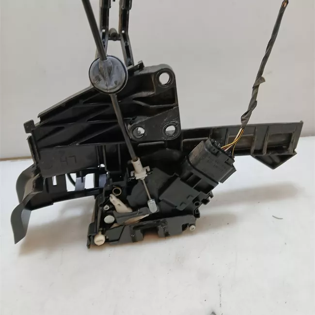 Serratura porta posteriore sinistra con sistema chiusura centrale