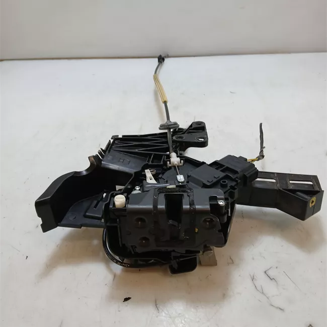 Serratura porta posteriore sinistra con sistema chiusura centrale