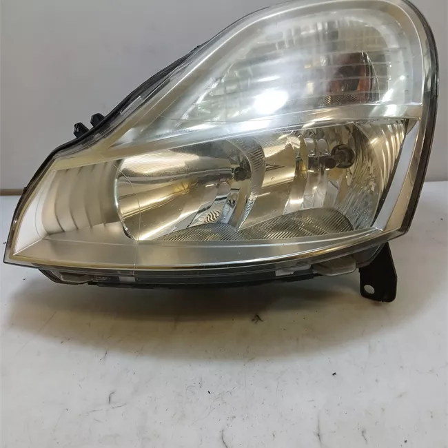 Proiettore sinistro Faro 01