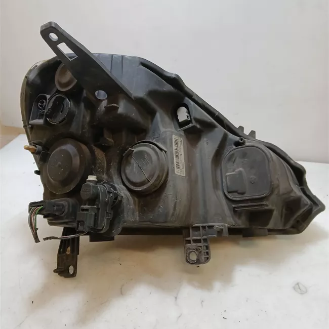 Proiettore sinistro Faro 01