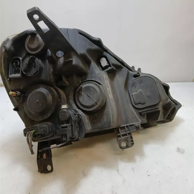 Proiettore sinistro Faro 01