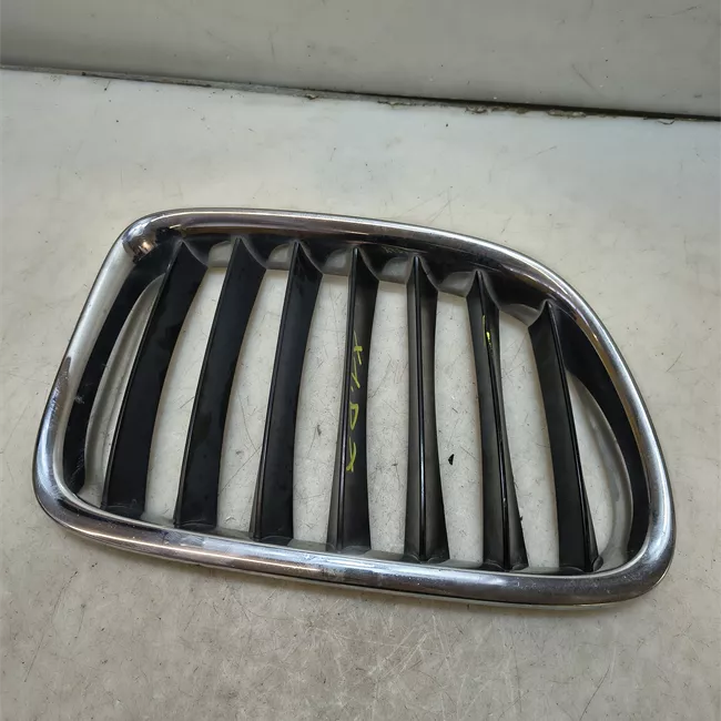 Griglia destra M Performance nero lucido