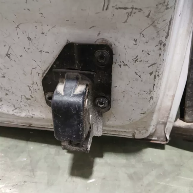 Porta carico posteriore a battente destra Lamierata