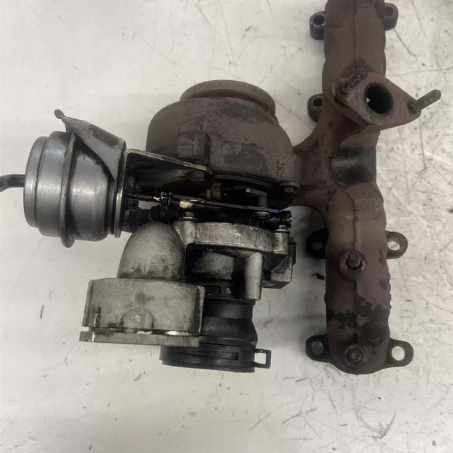 Turbocompressore con collettore scarico