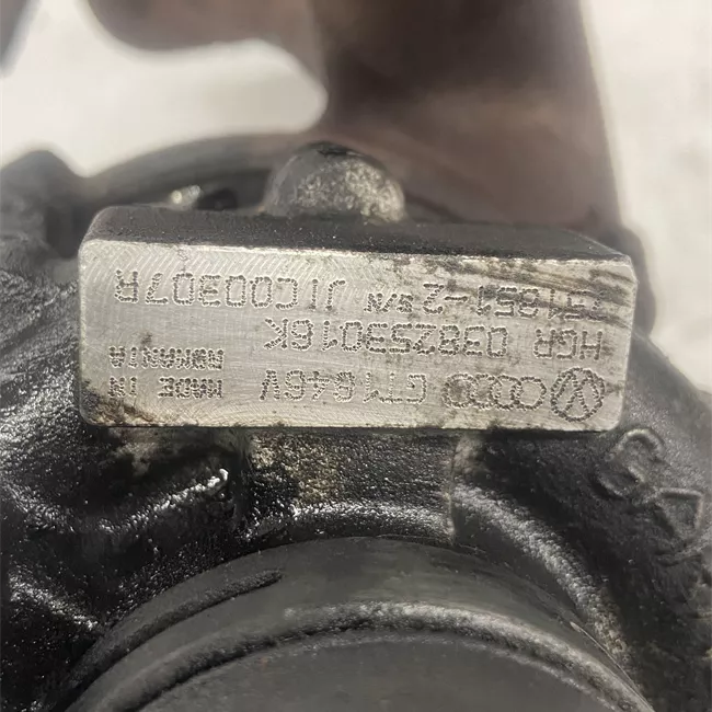 Turbocompressore con collettore scarico