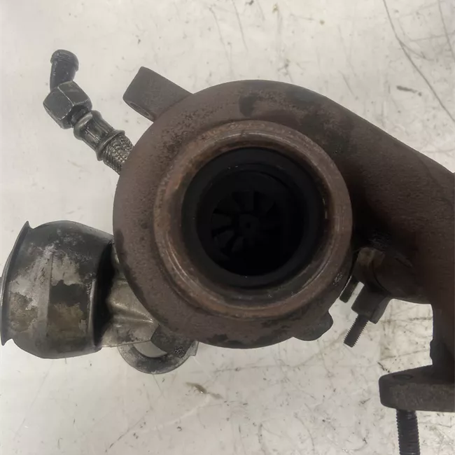 Turbocompressore con collettore scarico