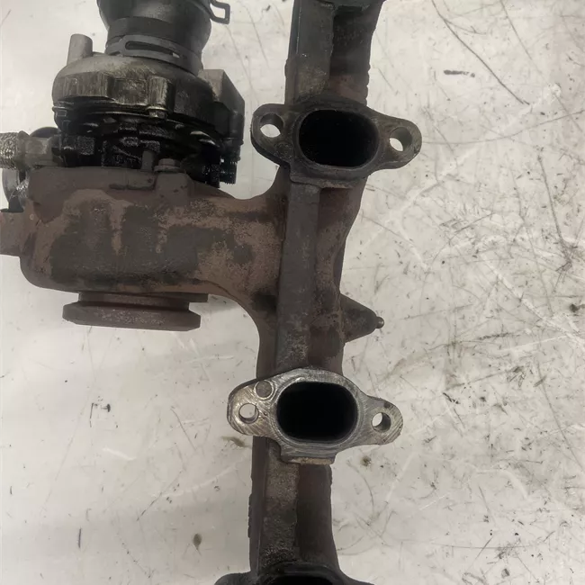 Turbocompressore con collettore scarico