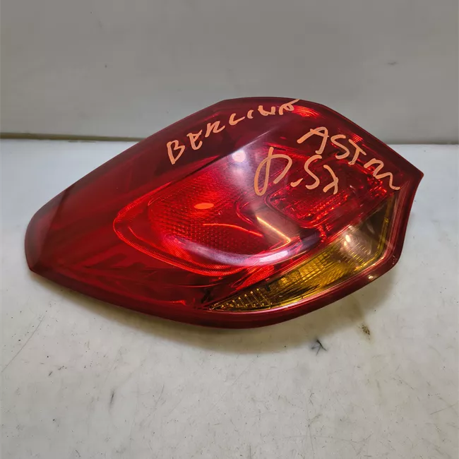 Fanale posteriore parte esterno sinistro