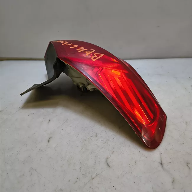 Fanale posteriore parte esterno sinistro