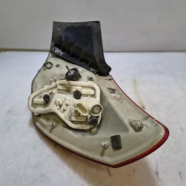 Fanale posteriore parte esterno sinistro