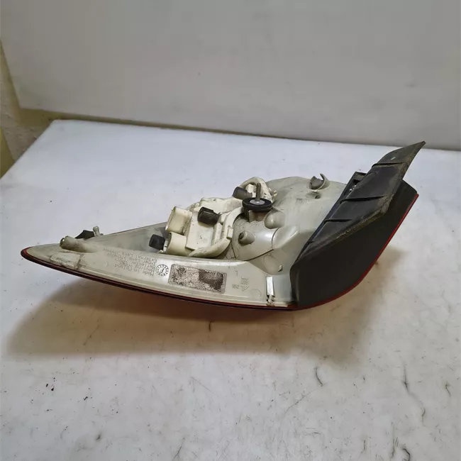 Fanale posteriore parte esterno sinistro