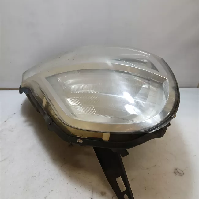 Proiettore destro Faro 02