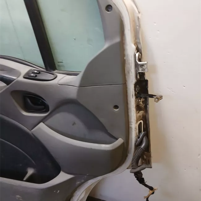 Porta anteriore sinistra