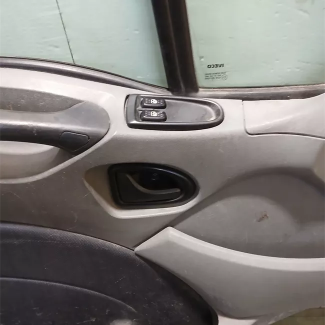 Porta anteriore sinistra