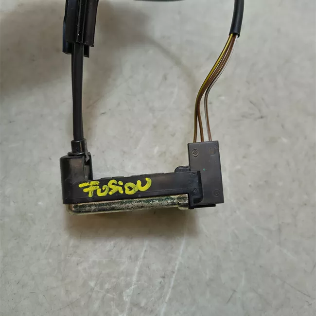 Serratura portello posteriore con sgancio posteriore telecomandato