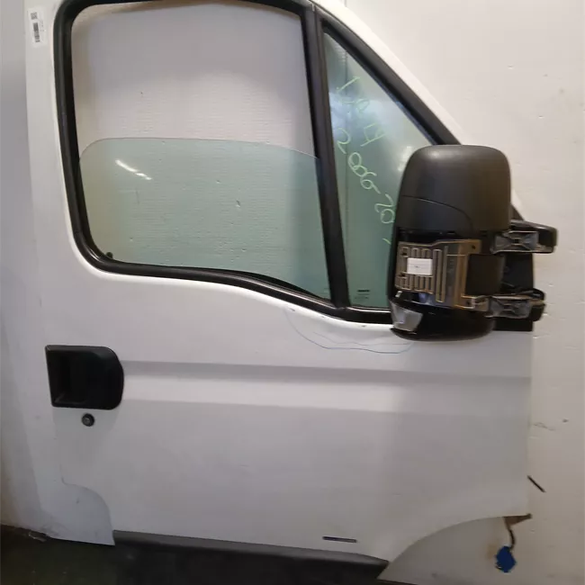 Porta anteriore destra