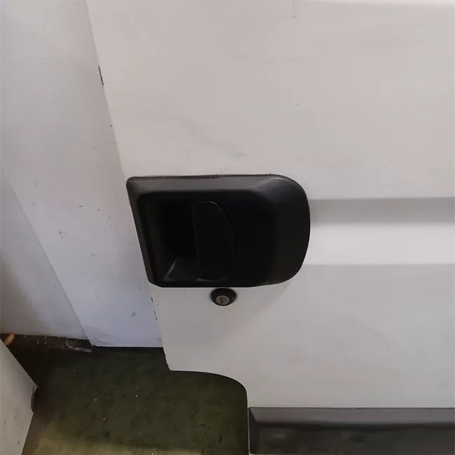 Porta anteriore destra