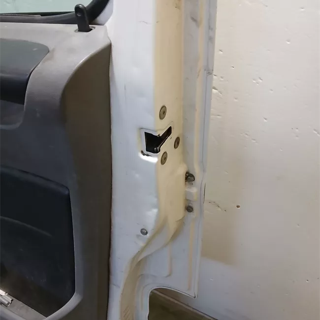 Porta anteriore destra