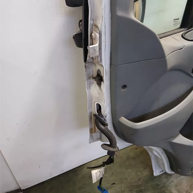 Porta anteriore destra