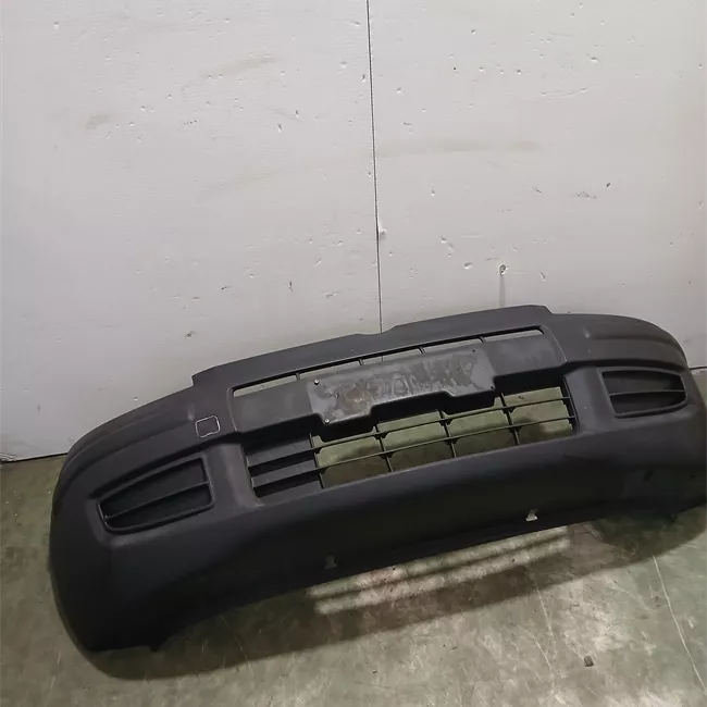 Paraurti anteriore nero