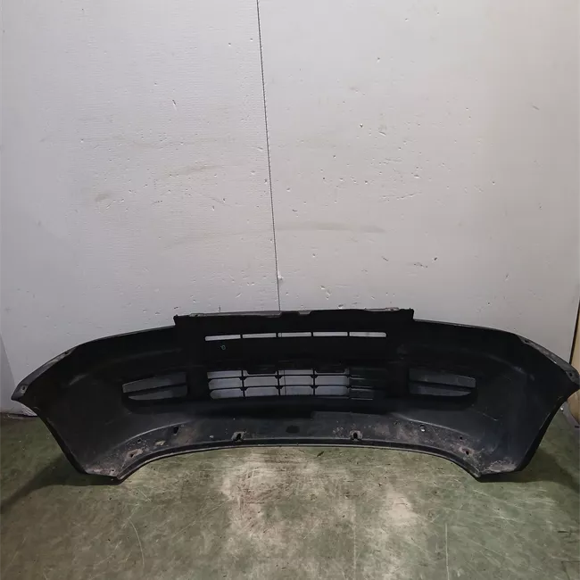Paraurti anteriore nero