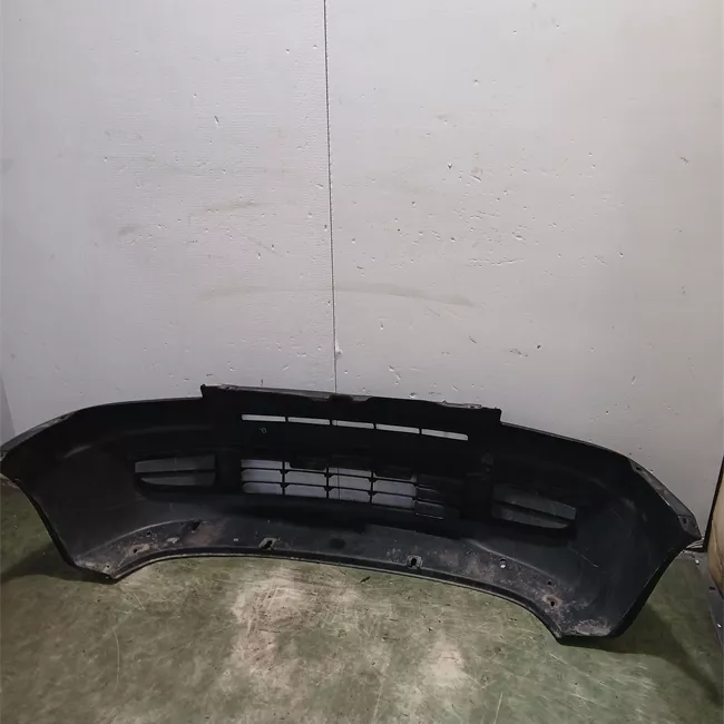 Paraurti anteriore nero