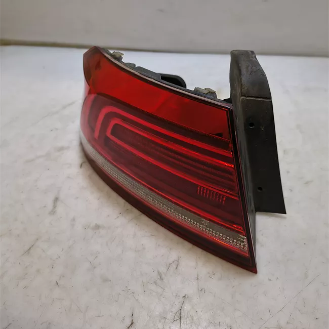 Fanale posteriore parte esterno sinistro Led