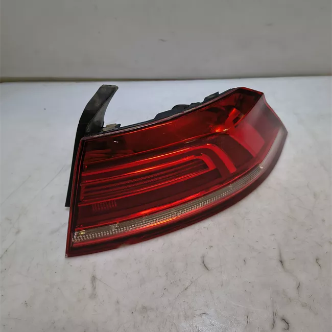 Fanale posteriore parte esterno destro Led