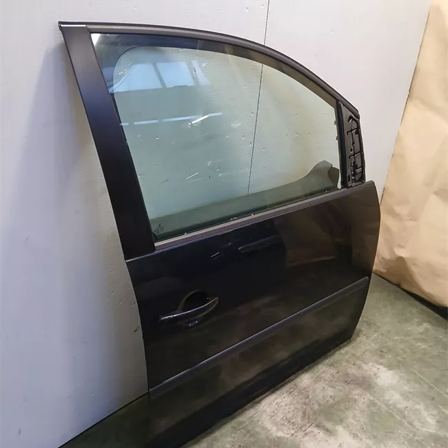 Porta anteriore destra