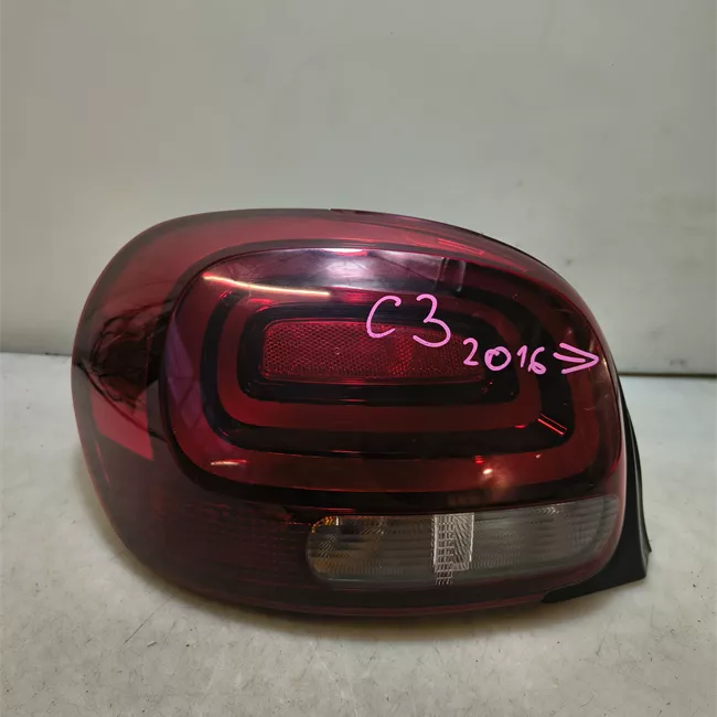 Fanale posteriore sinistro con 1 retromarcia