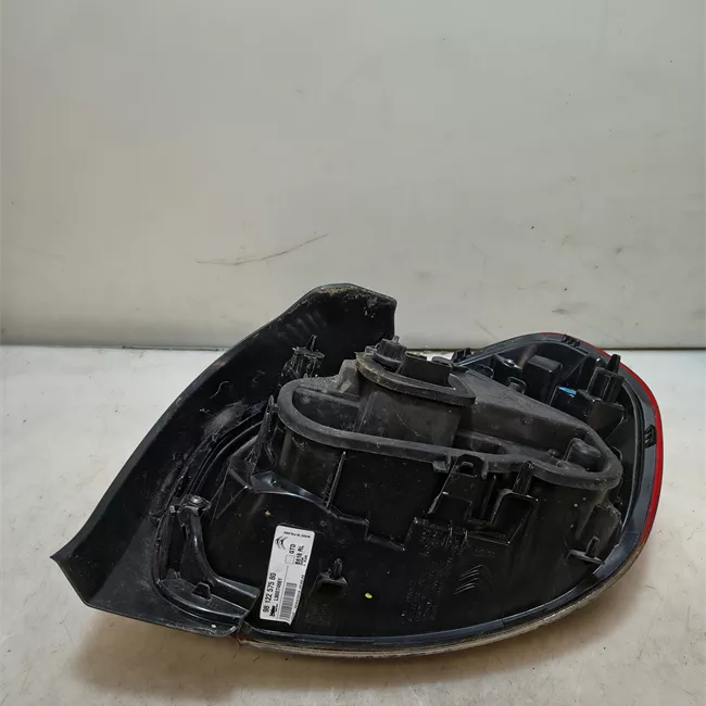 Fanale posteriore sinistro con 1 retromarcia