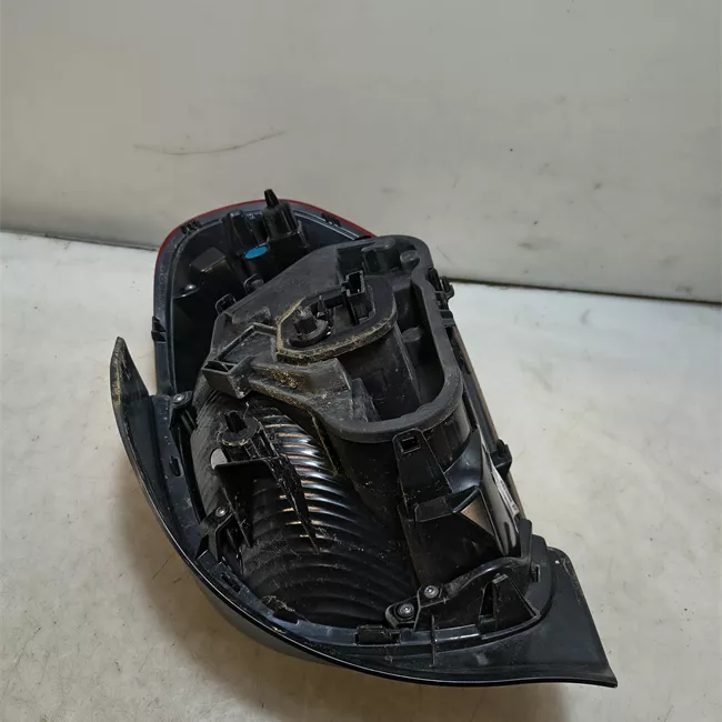 Fanale posteriore sinistro con 1 retromarcia