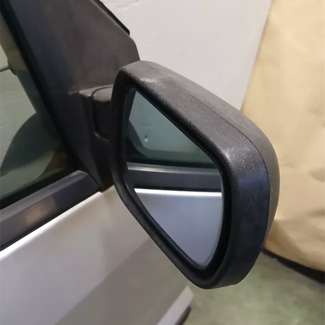 Porta anteriore destra