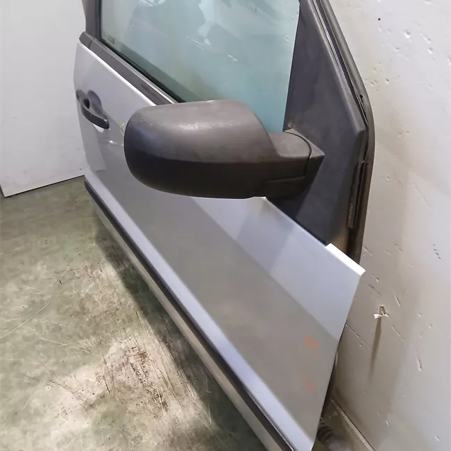 Porta anteriore destra