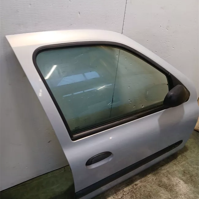 Porta anteriore destra