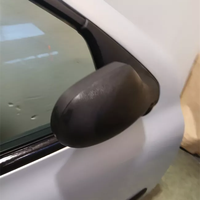 Porta anteriore destra