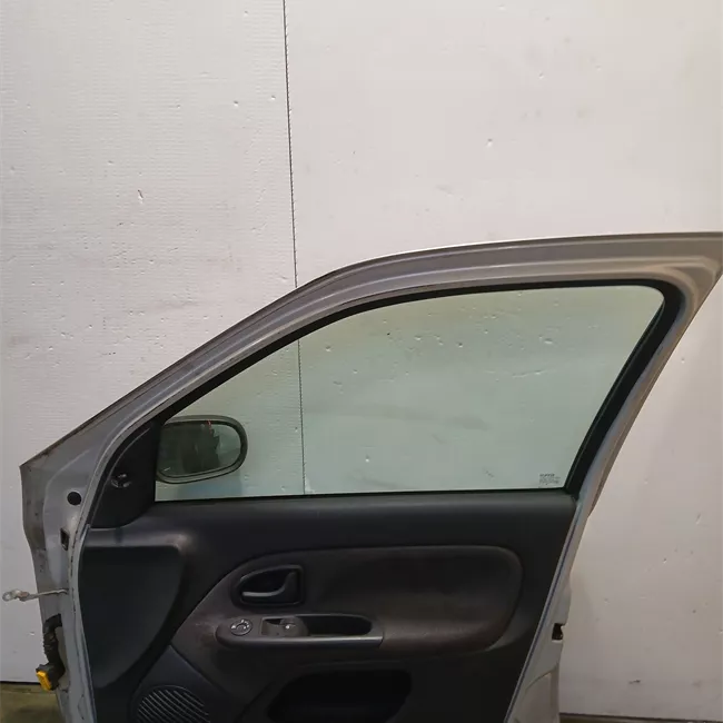 Porta anteriore destra