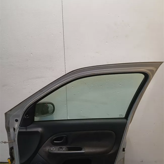 Porta anteriore destra