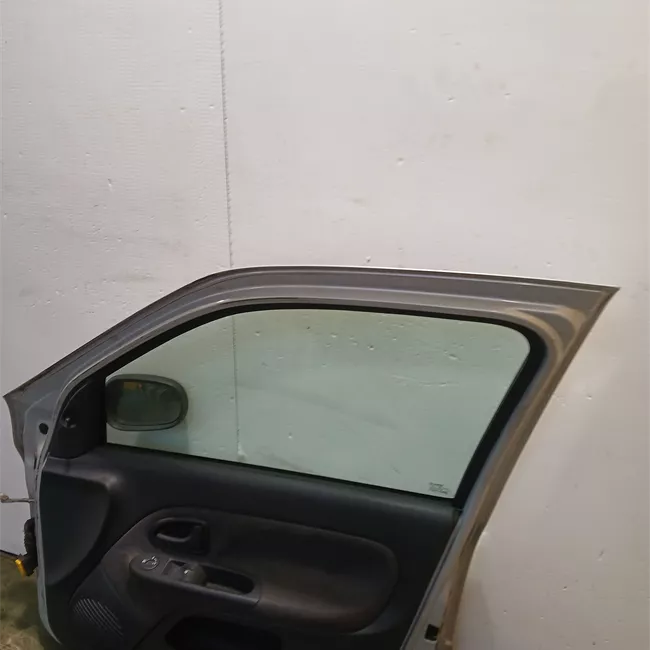 Porta anteriore destra