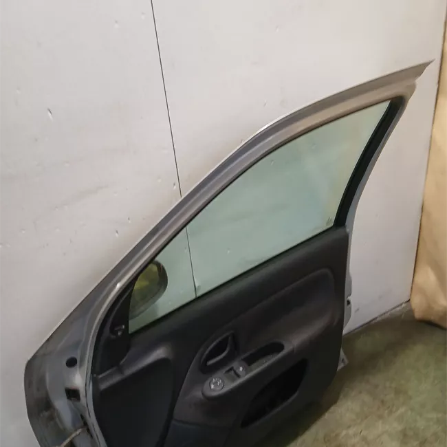 Porta anteriore destra