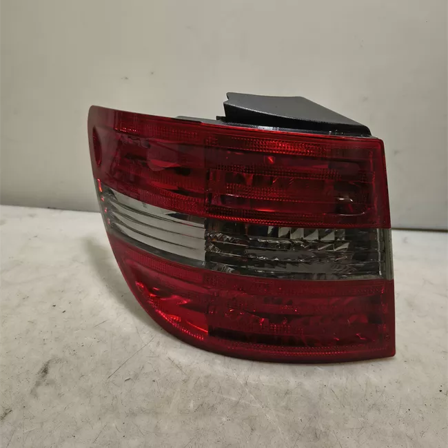 Fanale posteriore parte esterno sinistro