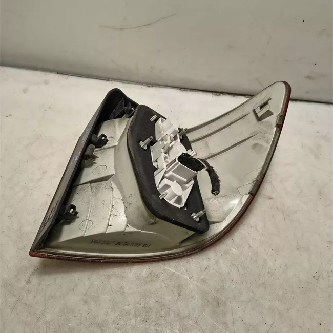 Fanale posteriore parte esterno sinistro