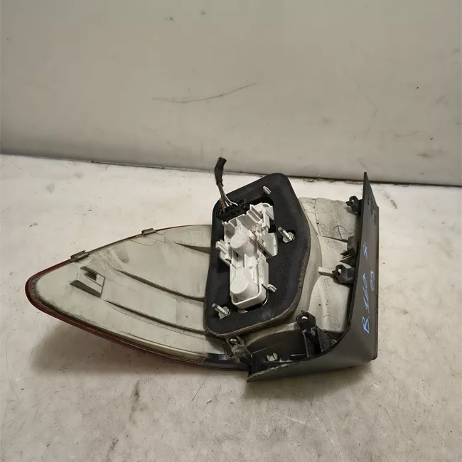 Fanale posteriore parte esterno sinistro