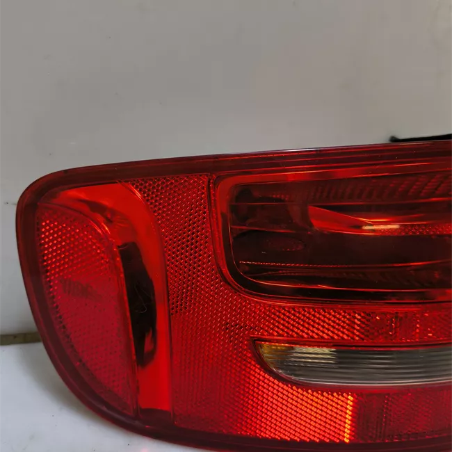 Fanale posteriore parte esterno sinistro