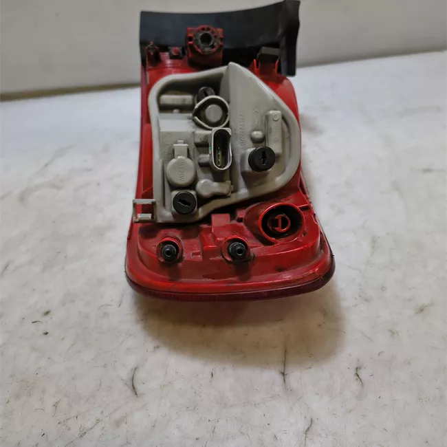 Fanale posteriore parte esterno sinistro