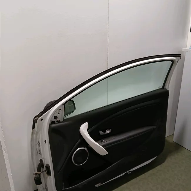 Porta anteriore destra