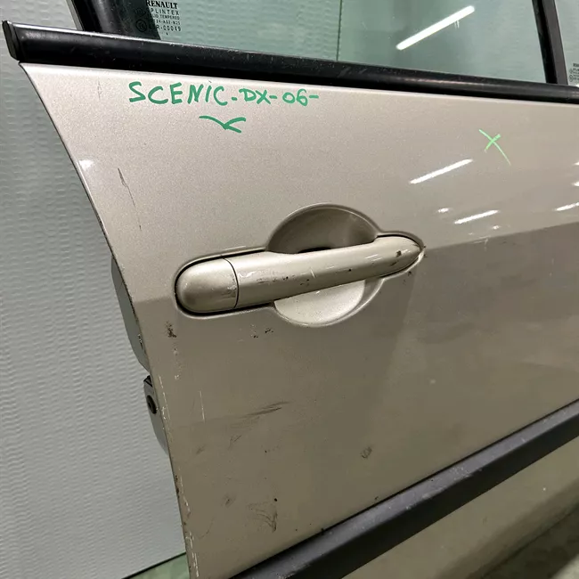 Porta anteriore destra