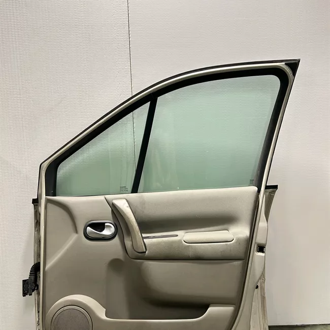 Porta anteriore destra