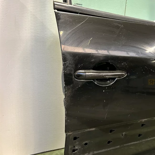 Porta anteriore destra