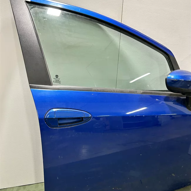 Porta anteriore destra